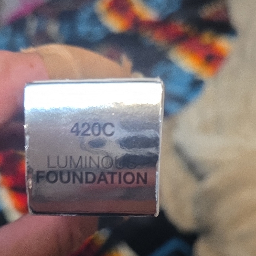 Anastasia Beverly Hills Luminous Foundation in Silver Box - Picture 3 of 3